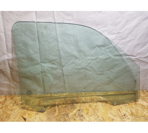 Стекло двери передней левое