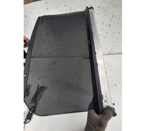 Шторка двери солнцезащитная (задняя правая)