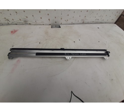 Шторка двери солнцезащитная (задняя правая)