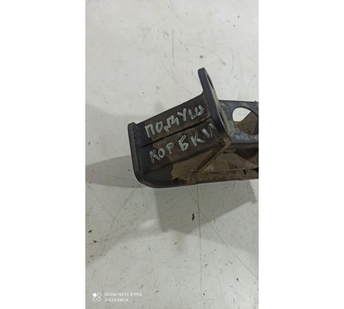 Подушка коробки передач АКПП