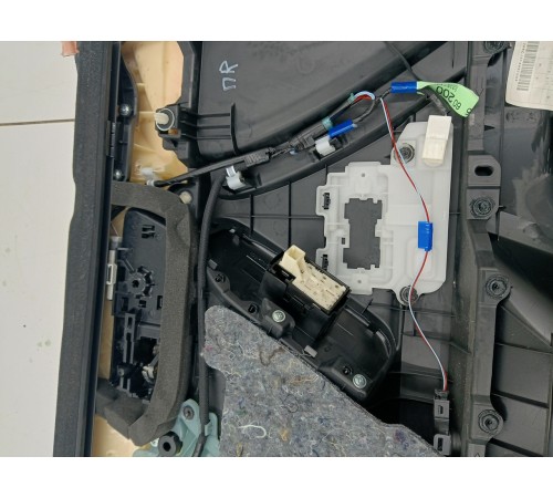 Обшивка двери передняя правая