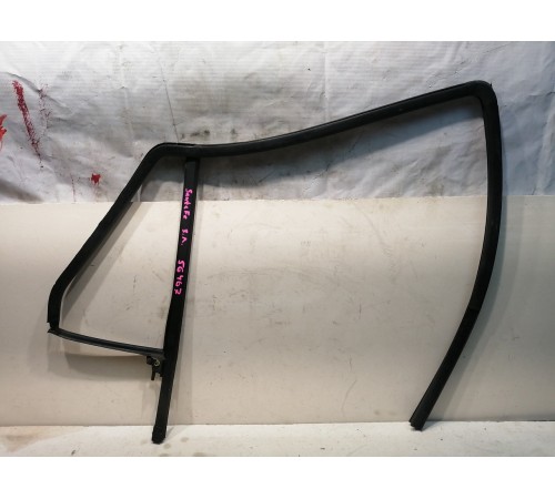 Уплотнитель стекла задний левый