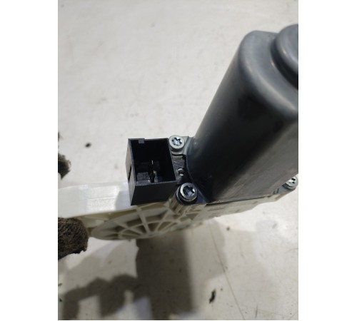 Моторчик стеклоподъемника (передний левый)