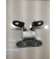 Петля двери (передняя, правая, нижняя)