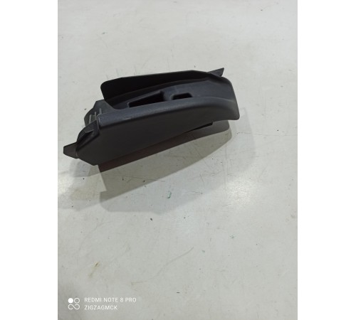 Направляющая ремня безопасности левая