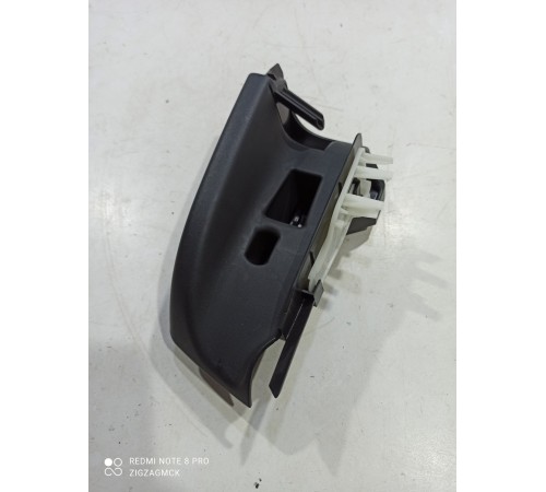 Направляющая ремня безопасности левая