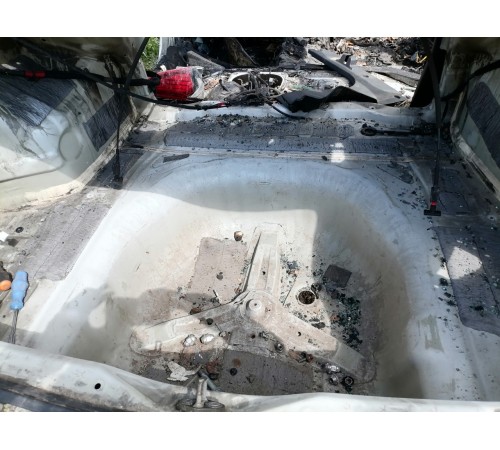 Ниша багажника запасного колеса