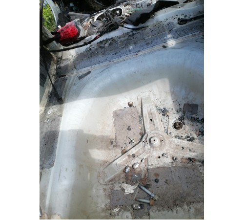 Ниша багажника запасного колеса