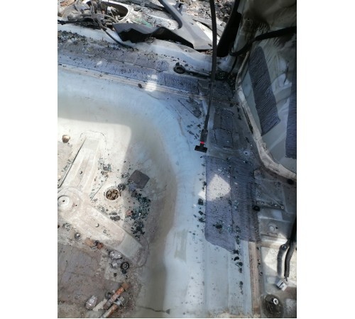 Ниша багажника запасного колеса