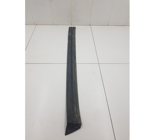 Пыльник двери передний левый