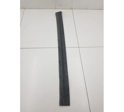 Пыльник двери передний левый