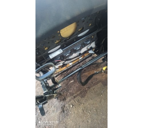 Сиденье переднее левое