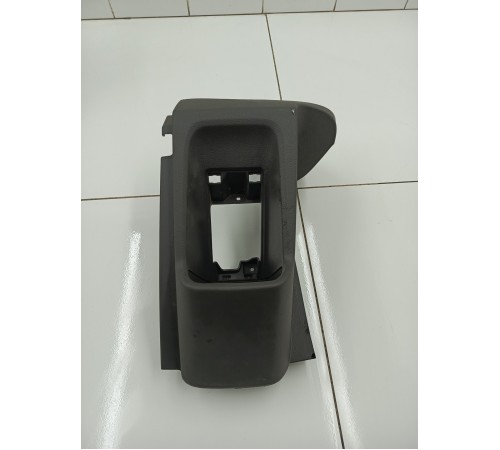 Накладка торпедо бардачок левый