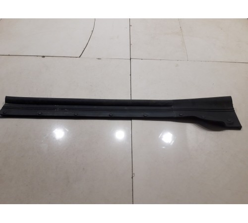 Уплотнитель двери(задний левый)