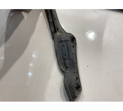 Уплотнитель двери (задний, правый)