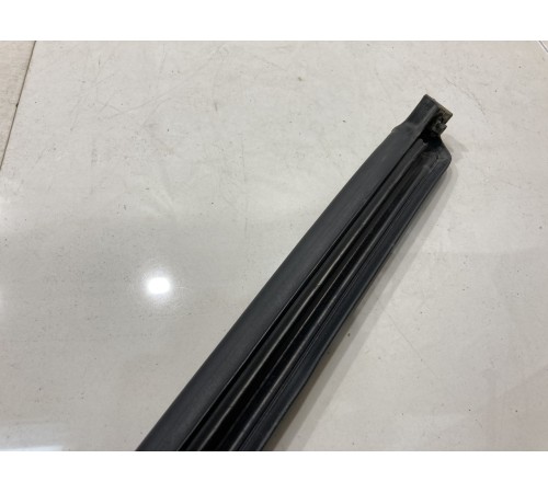 Уплотнитель двери (задний, правый)