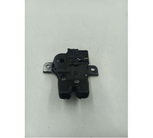 Замок крышки багажника