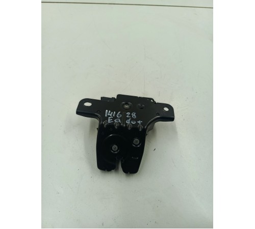 Замок крышки багажника