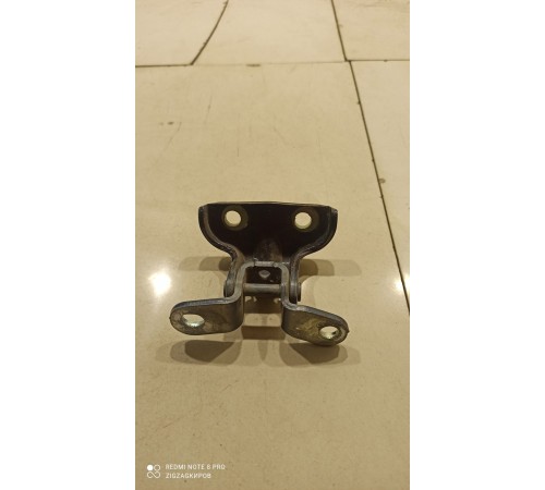 Петля двери(задняя левая верхняя)