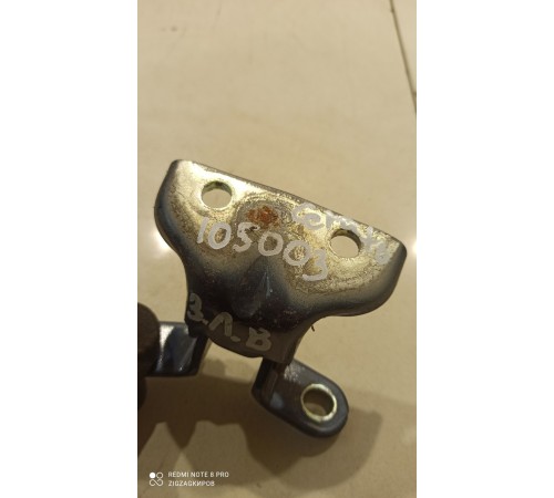 Петля двери(задняя левая верхняя)