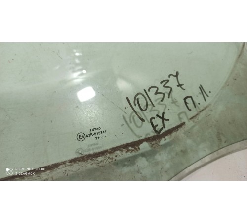 Стекло двери (переднее, левое)