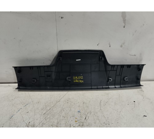 Обшивка крышки багажника