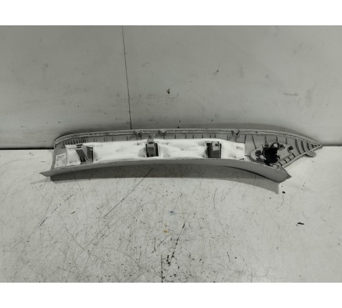 Обшивка стойки лобового стекла правая