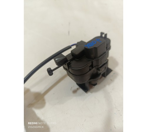 Привод лючка бензобака (замок) 