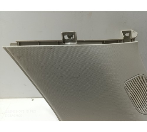 Накладка  багажника правая верхняя