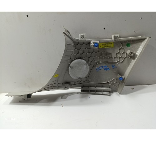 Накладка  багажника правая верхняя