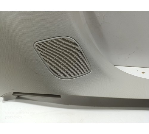 Накладка  багажника правая верхняя