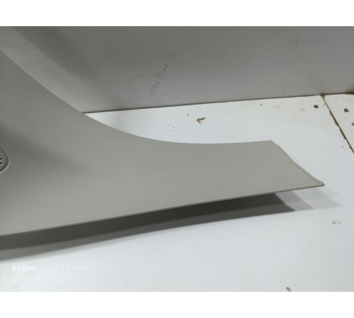 Накладка  багажника правая верхняя