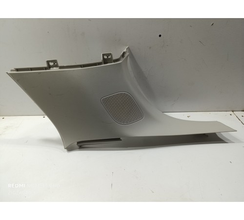 Накладка  багажника правая верхняя