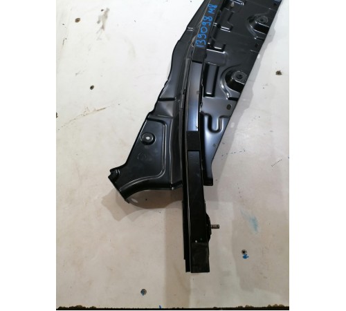 Ступенька левой сдвижной двери с направляющей