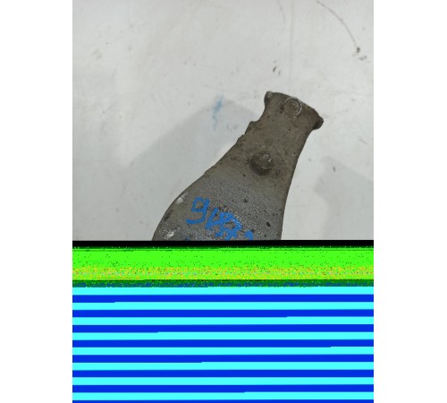 Поворотный кулак (передний, правый)