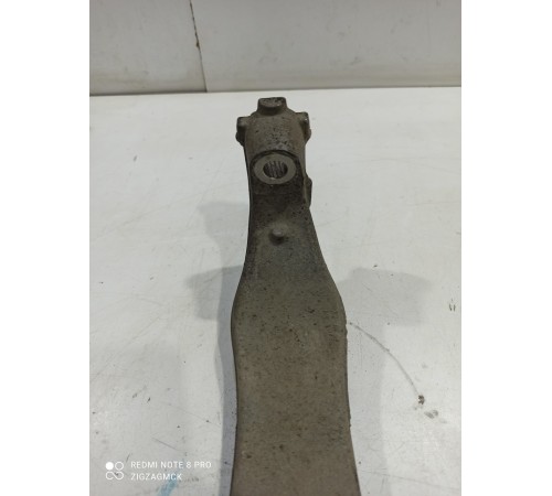 Поворотный кулак (передний, правый)