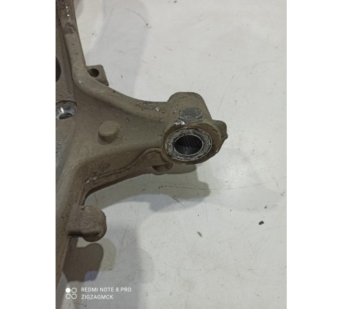 Поворотный кулак (передний, правый)