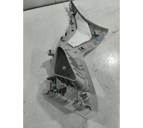 Обшивка багажника правая верхняя