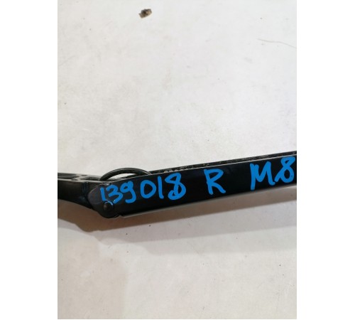 Поводок стеклоочистителя правый