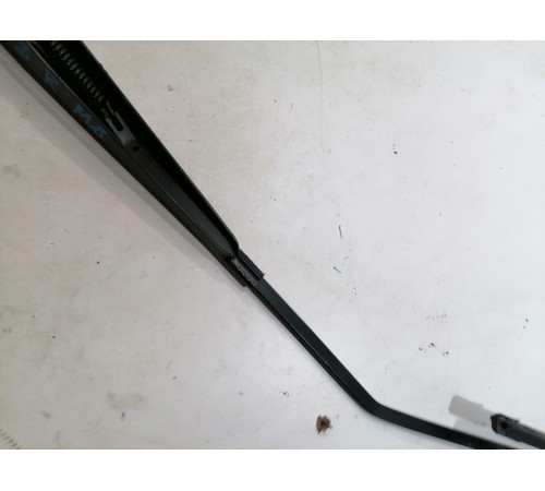 Поводок стеклоочистителя правый