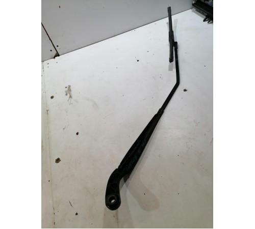 Поводок стеклоочистителя правый