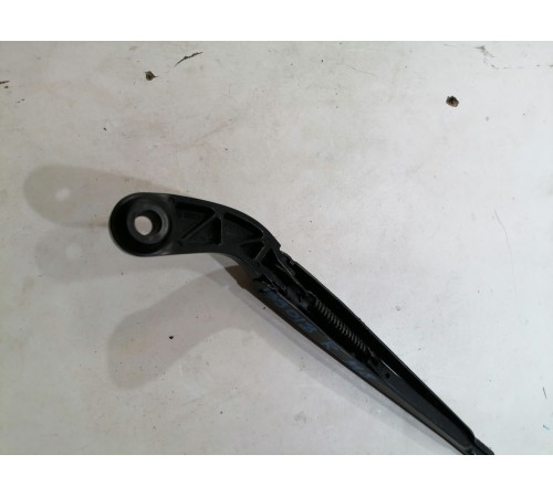 Поводок стеклоочистителя правый