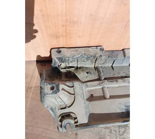 Защита антигравийная левая