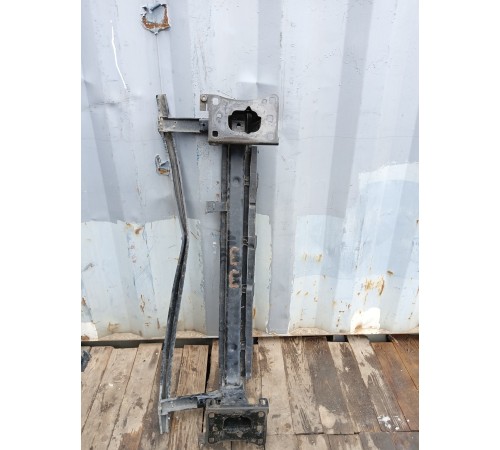 Усилитель переднего бампера