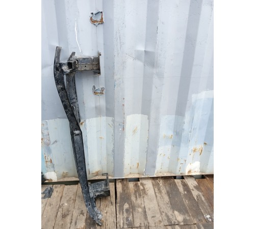 Усилитель переднего бампера