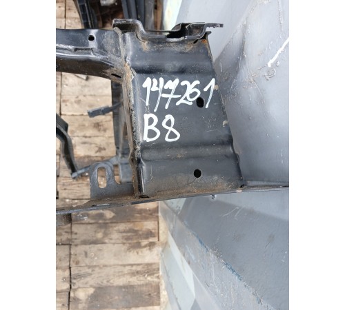 Усилитель переднего бампера