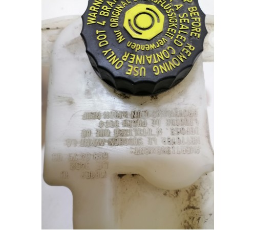 Бачок тормозной жидкости