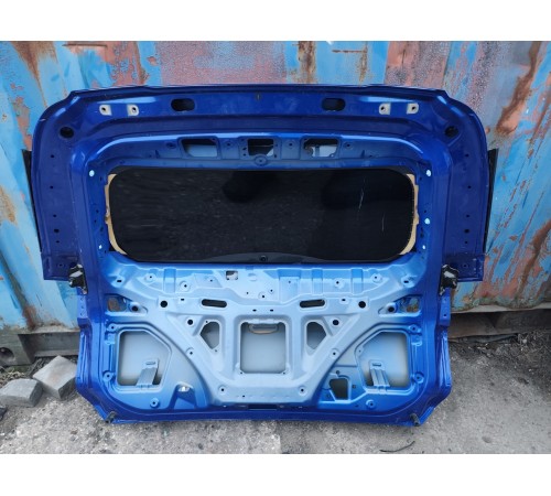 Дверь багажника со стеклом