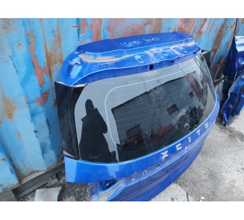 Дверь багажника со стеклом