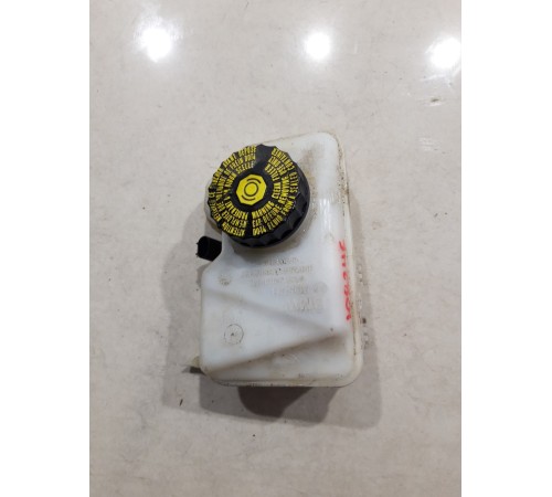 Бачок главного тормозного цилиндра